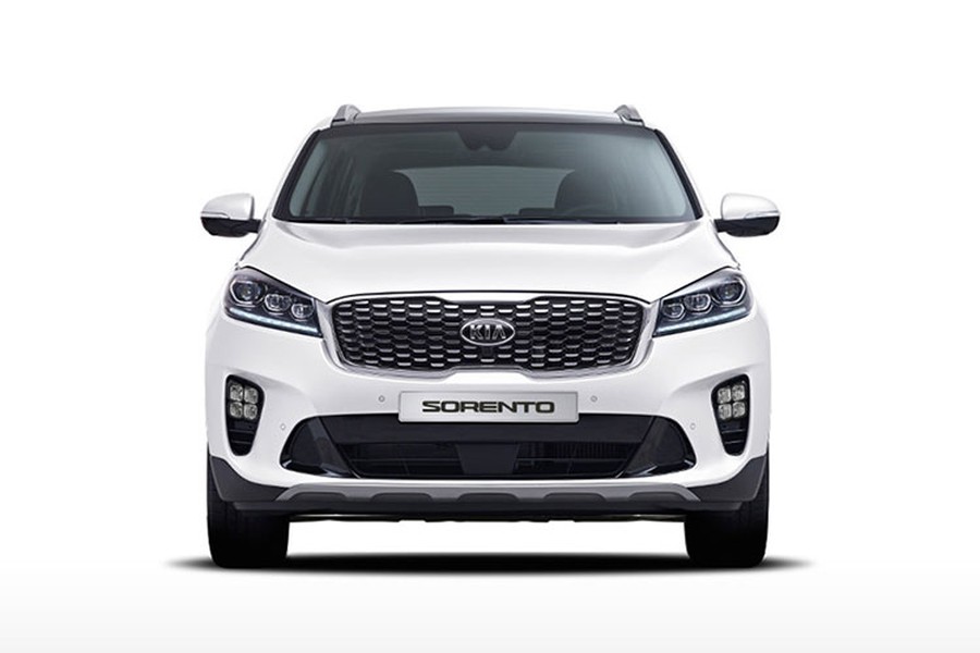 Mẫu SUV  Kia Sorento 2018 facelift đang trên đường cập bến Đông Nam Á, Kia Malaysia đã công bố hình ảnh đầu tiên của bản facelift Sorento trên các phương tiện truyền thông. Trước đó, chiếc SUV thế hệ thứ ba (UM) của Kia đã được cho ra mắt tại quê nhà Hàn Quốc vào tháng 7.