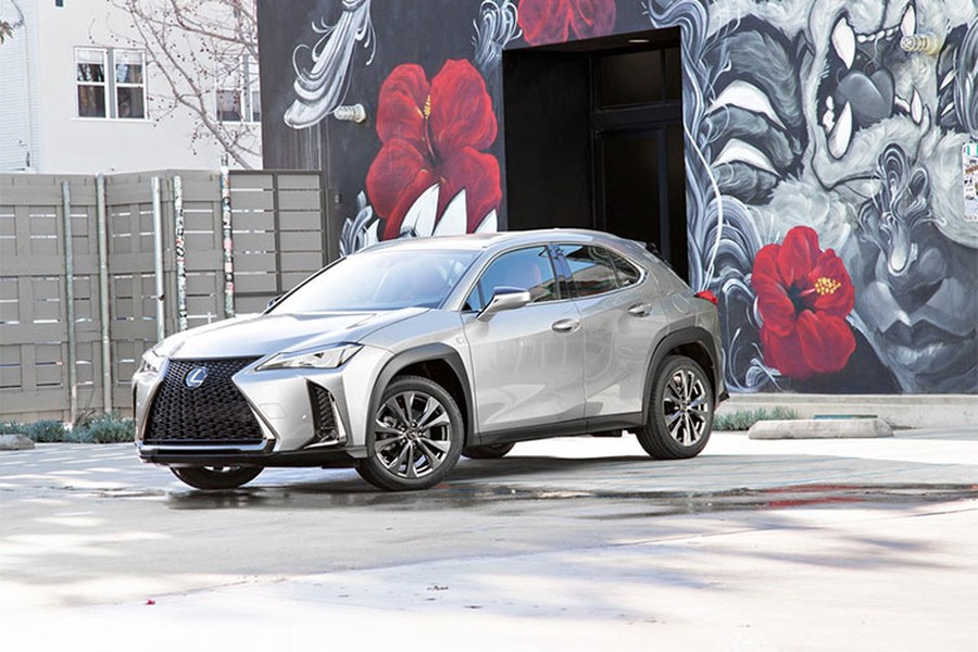 Xe sang  Lexus UX thế hệ mới sẽ chính thức chào sân thị trường Mỹ vào tháng 12 với mức giá từ 32.000 USD (tương đương khoảng 744 triệu đồng), chưa bao gồm phí vận chuyển 1.025 USD (hơn 20 triẹu đồng).