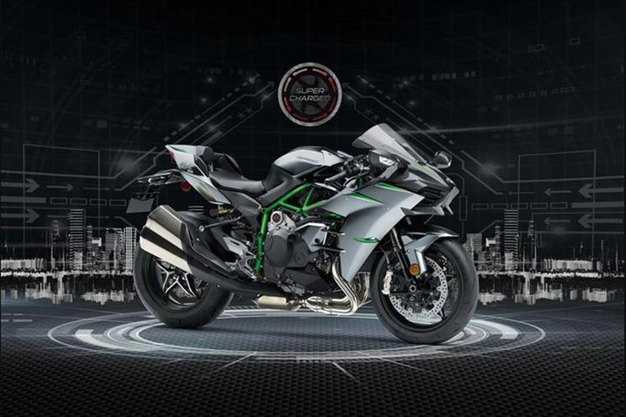  Siêu môtô Kawasaki Ninja H2 ra mắt đầu tiên năm 2015, ngay lập tức nó đã trở thành mẫu siêu môtô mạnh nhất thế giới khi đó với sức mạnh 200 mã lực được sản sinh từ khối động cơ siêu nạp. Tuy nhiên đến năm 2017 Ducati đã soán ngôi mẫu xe này khi trình làng siêu phẩm Ducati V4 Panigale sở hữu sức mạnh 214 mã lực.