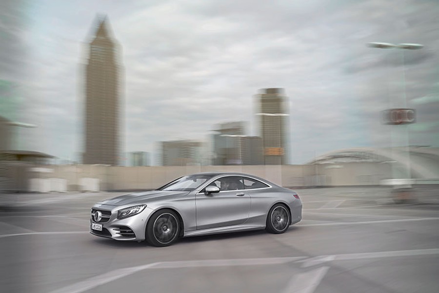 Hơn 1 năm sau khi ra mắt thị trường toàn cầu,  Mercedes-Benz S-Class Coupe 2018 giờ đây đã chính thức đặt chân đến Việt Nam với biến thể S450 4Matic Coupe. Xứng đáng với ký tự S trong tên của mình, S450 Coupe 4 Matic sở hữu hàng loạt trang bị sang trọng đẳng cấp.