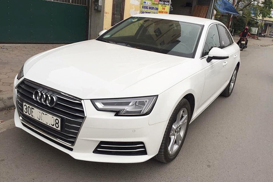 Mẫu  xe sang Audi A4 thế hệ hiện hành được Audi Việt Nam giới thiệu ra thị trường lần đầu vào năm 2015. Phiên bản Audi A4 2016 so với thế hệ trước vẫn sở hữu thiết kế với "phom" cũ. Nói cách khác, chiếc xe không có một sự "đột phá" hoàn toàn về thiết kế, thay vào đó chỉ có kiểu dáng "tiến hóa" từ thế hệ trước.