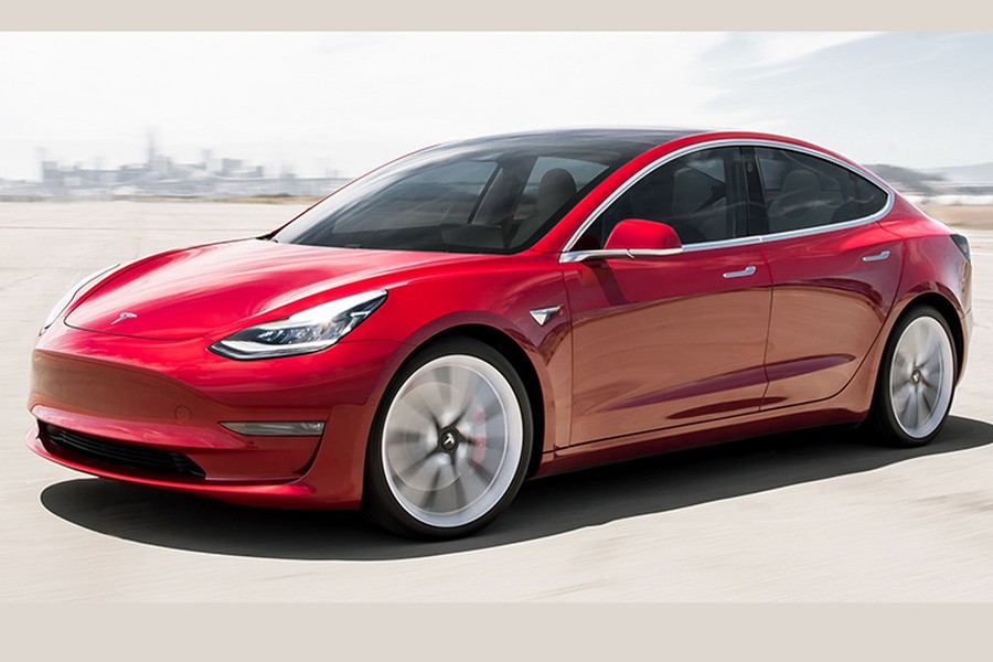 Cụ thể,  giá bán Tesla Model 3 tại thị trường Mỹ ở mức từ 35.000 USD (khoảng 813 triệu đồng) hoặc có thể thấp hơn tùy thuộc vào chính sách ưu đãi cho xe điện dành cho một số tiểu bang tại Mỹ.