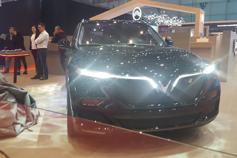 Tại Geneva Motor Show 2019 - triển lãm ôtô hàng đầu thế giới đang diễn ra ở Thụy Sĩ, nhà sản xuất xe VinFast đã bất ngờ đem tới ra mắt mẫu SUV phiên bản đặc biệt  VinFast Lux V8 Limited Edition mới.