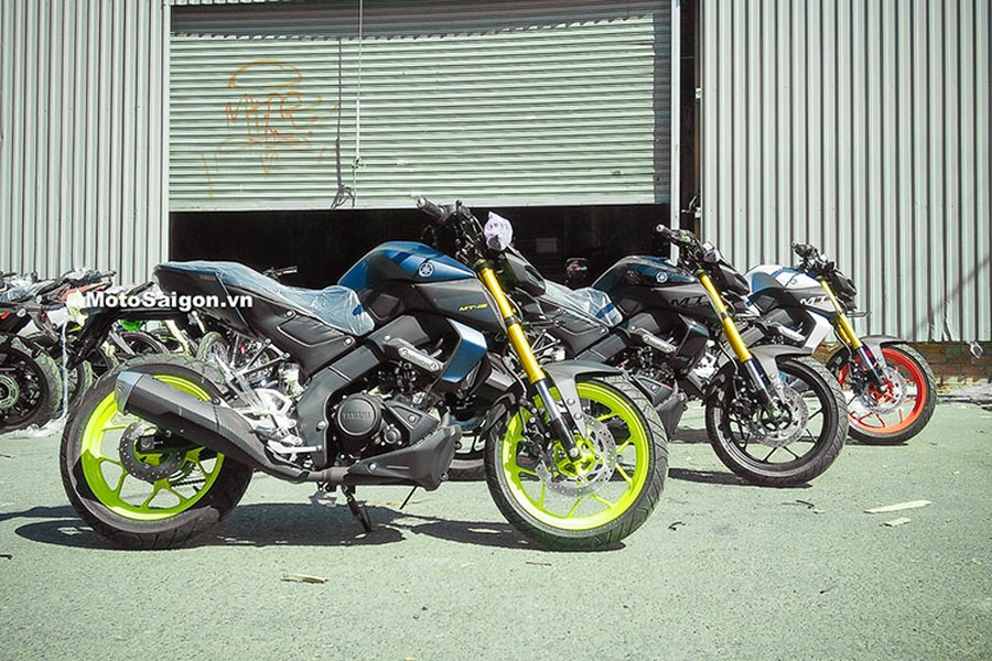 Cụ thể, lô xe  Yamaha MT-15 2019 mới đầu tiên đã cập bến Sài Gòn theo dạng tư nhân với 3 phiên bản màu bao gồm: Trắng, Đen và Xanh Tím. Giá xe Yamaha MT-15 2019. Tại thị trường Việt Nam, mẫu xe này được dự đoán sẽ nằm ở mức khoảng dưới 80 triệu đồng.