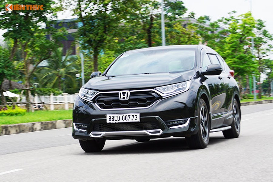 Trong tháng 2/2019, Honda CR-V tiếp tục trụ vững vị trí đầu tiên của danh sách  xe ôtô bán chạy nhất Việt Nam với doanh số đạt 961 xe. Đáng chú ý là so với cùng kỳ năm ngoái (tháng 2/2018 có 13 xe), mẫu crossover này có mức tăng trưởng kỷ lục khi đạt 7.292,3%, tức là gấp gần 73 lần cùng kỳ. Việc đảm bảo nguồn cung và chính sách bán hàng hết "bia kèm lạc" được cho là nguyên nhân cho sự tăng trưởng kỷ lục này của CR-V.