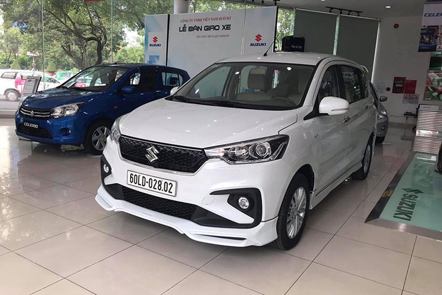 Theo thông tin từ phía đại lý, mẫu  xe giá rẻ Suzuki Ertiga 2019 sắp bán ra tại Việt Nam sẽ có 4 phiên bản là GA, GL, GX và GX ESP. Trong đó, tên bản cao cấp nhất có thêm chữ ESP đồng nghĩa với việc có thêm hệ thống cân bằng điện từ mà 3 bản còn lại không được trang bị.