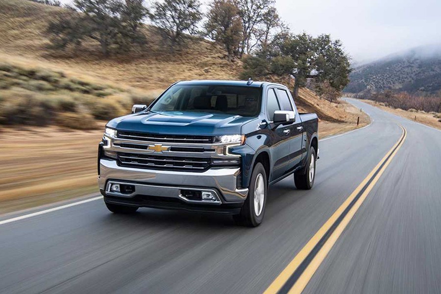 Động cơ dầu 3.0L Duramax hoàn toàn mới sẽ là một lựa chọn cho các khách hàng mua  bán tải Chevrolet Silverado 1500 mới đề cao tính tiết kiệm nhiên liệu và chú trọng vào sức kéo. Hãng xe Mỹ cho biết đây là động cơ dầu 6 xy-lanh 3.0L đầu tiên được cung cấp cho dòng bán tải hạng nhẹ cỡ lớn mang thương hiệu Chevrolet.