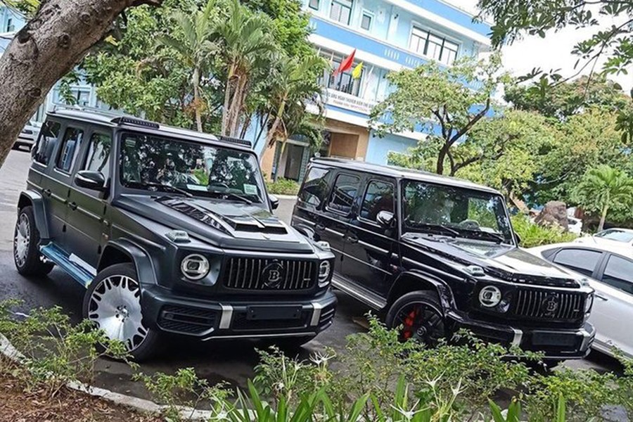 Mới đây, những hình ảnh về cặp đôi "xe tăng Đức"  Mercedes-AMG G63 độ Brabus đầu tiên tại Việt Nam bất ngờ được chia sẻ rộng rãi trên mạng xã hội và ngay lập tức trở thành tâm điểm của sự chú ý. Được biết, bộ đôi Brabus này đang có mặt ở thành phố Đà Nẵng và được một đơn vị nhập khẩu tư nhân đưa về nước.