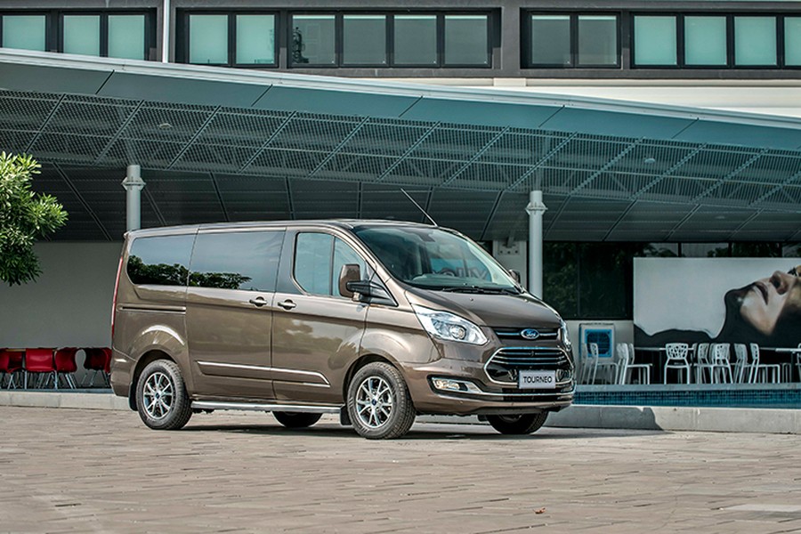 Mới đây, mẫu xe  MPV cỡ trung Ford Tourneo 2019 mới đã chính thức được trưng bày tại các đại lý của Ford trên khắp cả nước. Các đại lý cũng đã bắt đầu nhận đặt cọc để giao xe cho khách vào tháng 10/2019 tới đây.