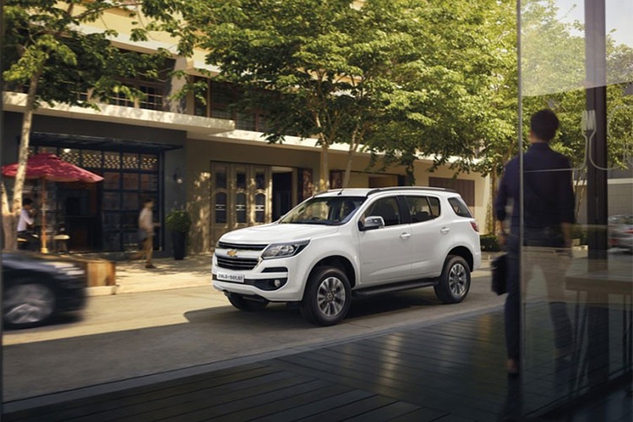 Cụ thể,  giá xe Chevrolet Trailblazer LTZ hiện công bố chính hãng là 1,066 tỉ đồng, tuy nhiên mẫu xe được giảm giá là hàng tồn kho nên được giảm sâu tới 366 triệu, giá thực tế chỉ còn 700 triệu đồng. Mức giá này thậm chí còn rẻ hơn Hyundai Elantra Sport.