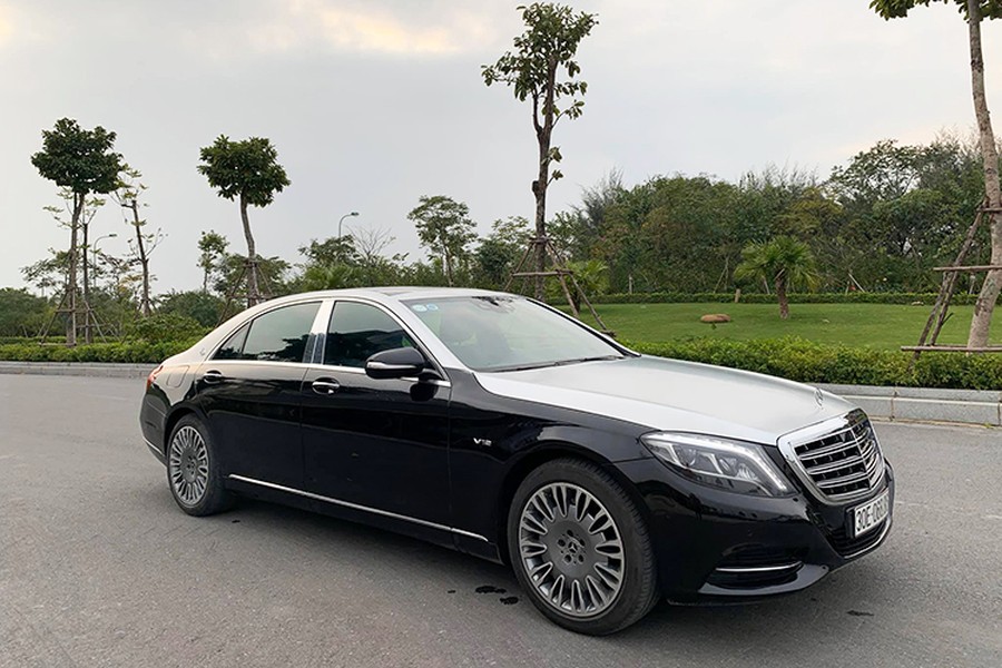 Mẫu  xe sang Mercedes-Benz S400 là phiên bản bán chạy nhất trong dòng S-Class thế hệ trước. Đã có rất nhiều đại gia Việt quyết định sở hữu mẫu xe này do sự hợp lý về giá cả và nó cũng được trang bị không thua kém quá nhiều so với đàn anh S500.