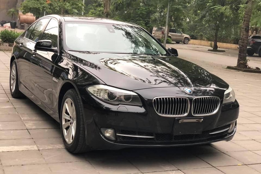 Như vậy, chỉ sau gần 7 năm sử dụng, tính theo mức giá mới mua  xe sang BMW 520i khi đó lên đến khoảng hơn 2,1 tỷ đồng, vị chủ nhân này "bị lỗ" khoảng hơn 1 tỷ đồng. Hiện giá bán này cũng không phải là rẻ cho một mẫu xe cũ hạng sang thương hiệu Đức, khi mà thị trường đang khá trầm lắng sau đại dịch Covid-19.