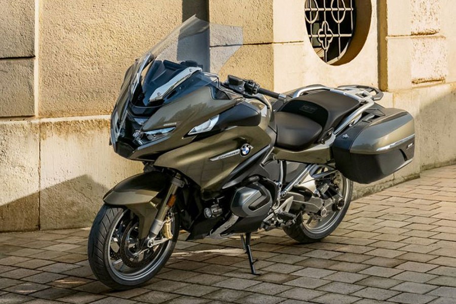 Mẫu xe môtô touring "người anh em" với R1250GS là  BMW R1250RT hoàn toàn mới đã chính thức được ra mắt phiên bản 2022 với thiết kế và trang bị phục vụ người lái một cách toàn diện hơn cho những chuyến đi dài.