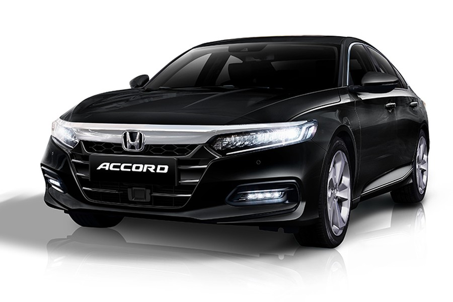 Với thông điệp “Giác quan khai phá, khí chất dẫn đầu”,  Honda Accord 2022 mới sở hữu các giá trị nổi bật “Vận hành mạnh mẽ – Thiết kế hiện đại – An toàn tiên tiến”. Đây cũng là mẫu xe đầu tiên được Honda Việt Nam áp dụng tiêu chuẩn khí thải Euro 5 nhằm góp phần giảm thiểu ô nhiễm môi trường.