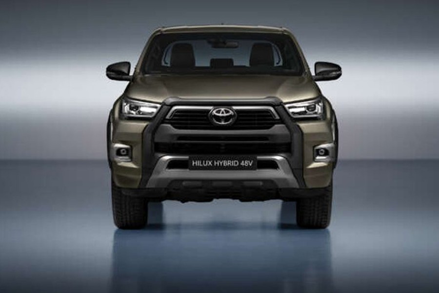 Hôm qua, ngày 1/2/2024, hãng Toyota đã chính thức vén màn phiên bản nâng cấp của dòng xe bán tải Hilux ở thị trường Úc. Phiên bản  Toyota Hilux 2024 mới này trình làng chỉ vài ngày sau khi hãng Toyota phải dừng xuất xưởng dòng xe Hilux vì bê bối gian lận thử nghiệm chứng nhận động cơ diesel.