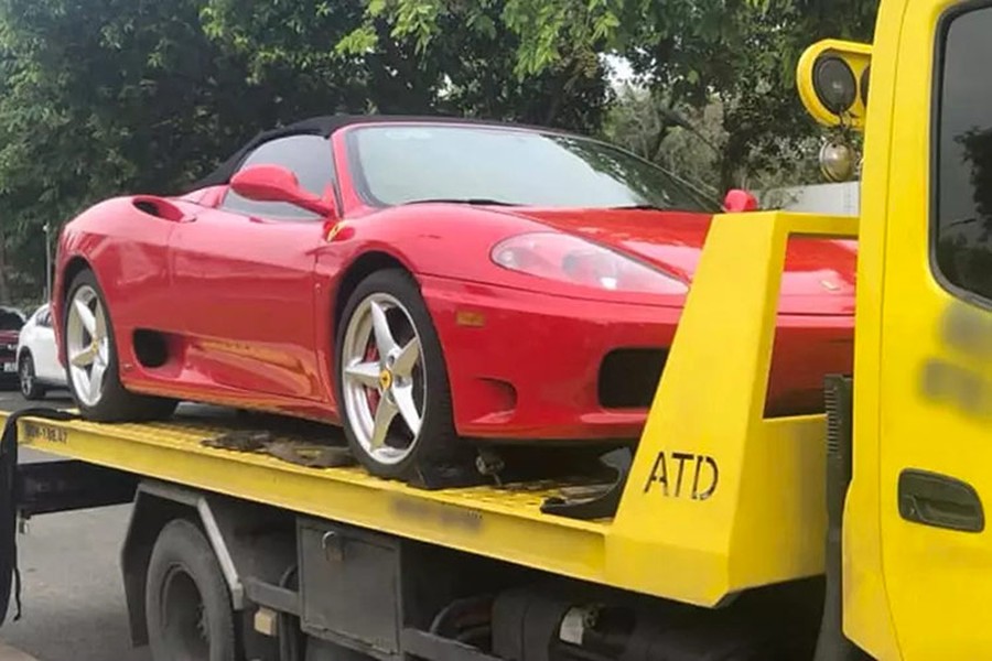 Mới đây những hình ảnh về chiếc xe  Ferrari 360 Spider mui trần bất ngờ được khoe trên mạng xã hội, trước khi bàn giao đến biệt thự của Chủ tịch Trung Nguyên, Ngoài ra, chiếc xe cũng được cho đã làm xong đầy đủ các thủ tục sang tên cho phía tập đoàn này, bấm luôn biển số mới tinh.