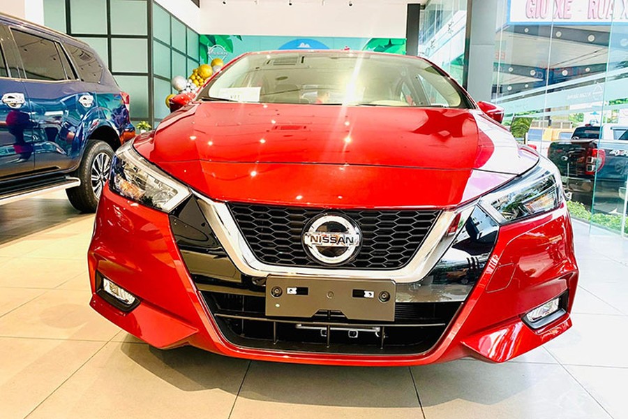 Mới đây, một đại lý ở khu vực miền Trung thông báo đang ưu đãi lệ phí trước bạ  Nissan Almera bản VL cao cấp nhất sản xuất 2023 (số VIN 2023) được đại lý hỗ trợ 200% lệ phí trước bạ với giá trị lên đến 120 triệu đồng. Giá sau ưu đãi của mẫu sedan hạng B này chỉ còn 475 triệu đồng.