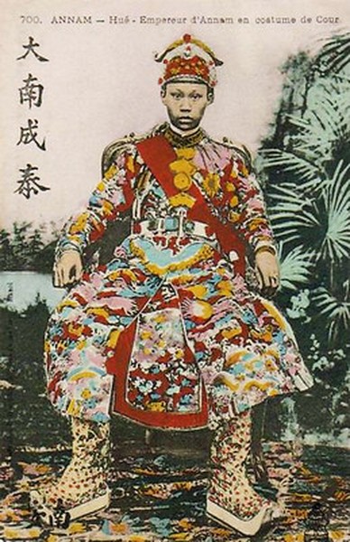 Chân dung vua Thành Thái (1889-1907) trong bộ triều phục.