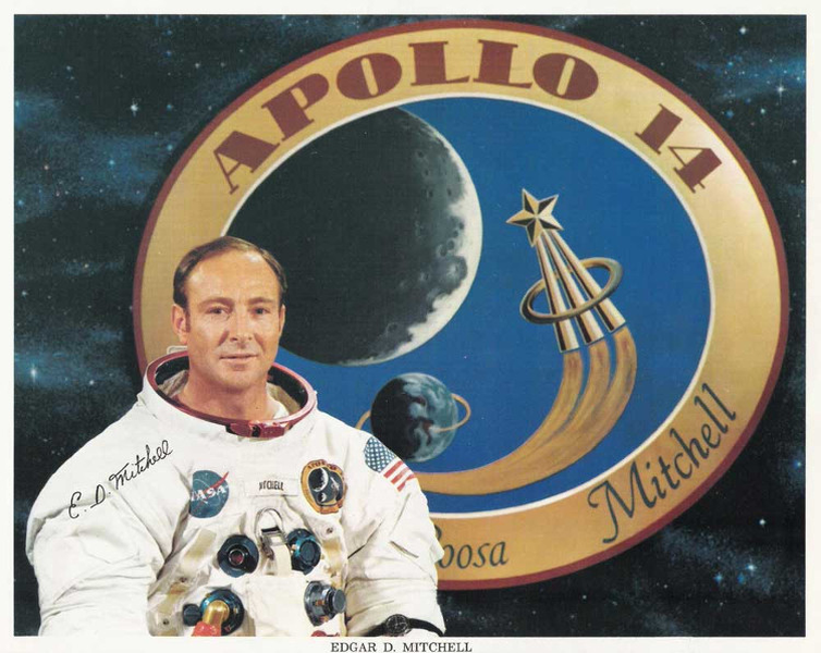 Ông Edgar Mitchell cho rằng  người ngoài hành tinh thực sự tồn tại và đã có sự tiếp xúc với con người trên Trái Đất.