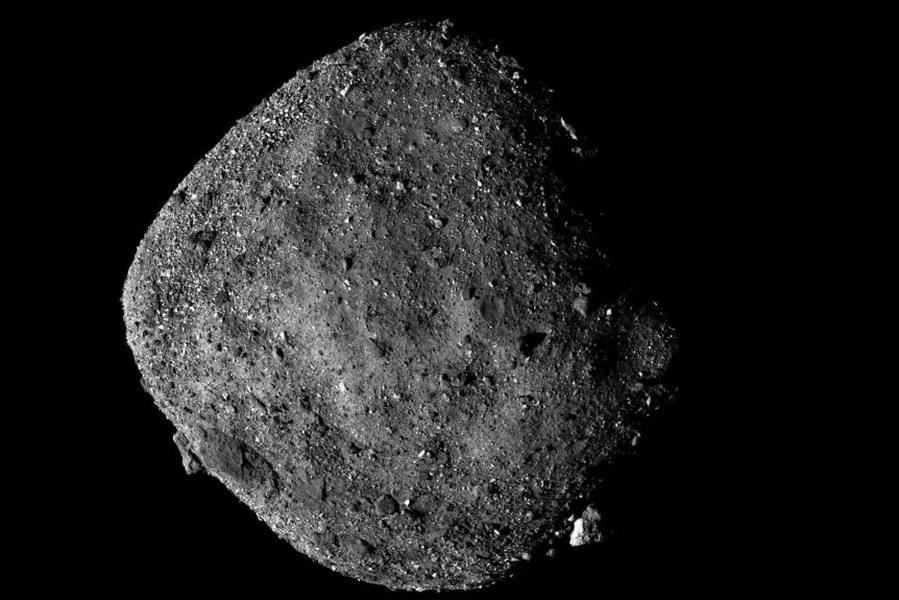 Năm 2018, tàu thăm dò OSIRIS-REx của NASA đã hạ cánh trên  tiểu hành tinh Bennu để lấy mẫu vật. Việc này đã mang lại nhiều khó khăn do bề mặt của Bennu không giống như dự đoán ban đầu.