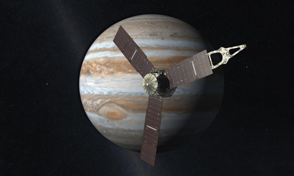 Ganymede là  mặt trăng lớn nhất trong hệ Mặt Trời, lớn hơn cả Sao Thủy, và nó được NASA quan tâm sau khi phát hiện hợp chất hữu cơ và muối trên bề mặt của nó.