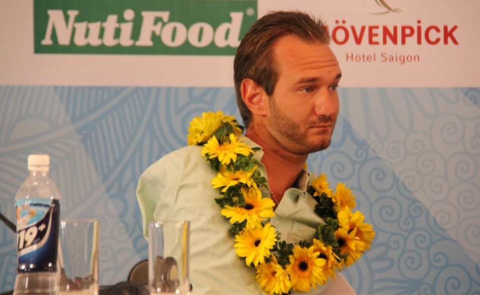 Sau hành trình dài đến Việt Nam, Nick Vujicic chỉ nghỉ ngơi vài giờ trước khi tham gia buổi giao lưu với BTC  chương trình T ỏa sáng nghị lực Việt cùng các cơ quan truyền thông, báo chí.