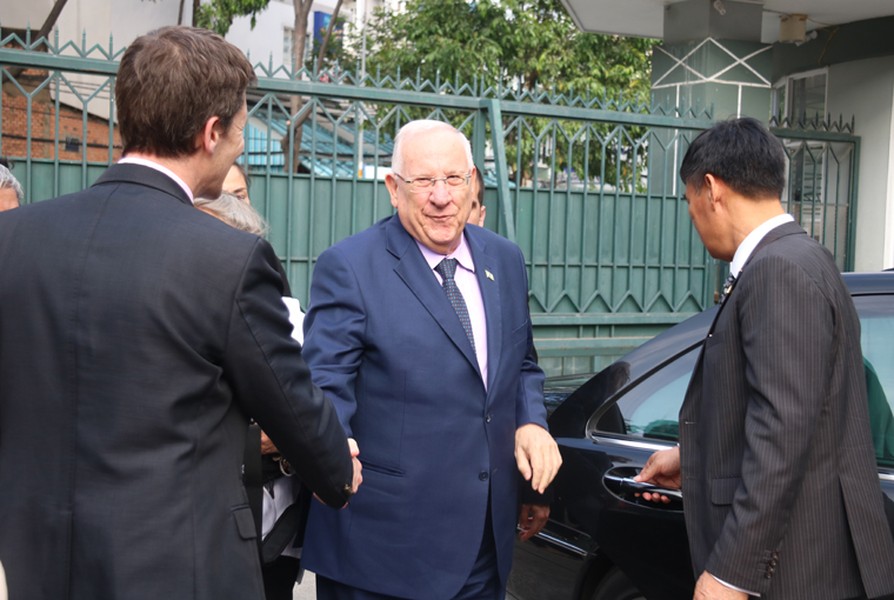 Trong khuôn khổ chuyến thăm chính thức Việt Nam, ngày 23/3, Tổng thống Reuven Ruvi Rivlin và phu nhân cùng phái đoàn Nhà nước Israel đã đến thăm TPHCM.