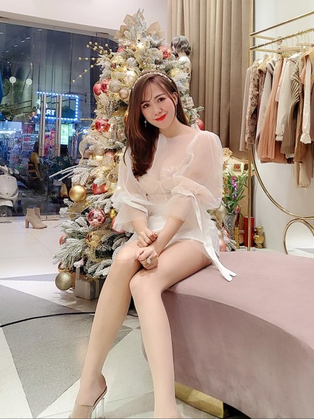 Cùng thời với dàn  hot girl ngực khủng Elly Trần, Thuỷ Top, cái tên Mai Thỏ dù không hoạt động showbiz nhưng vẫn có một sức hút nhất định với cư dân mạng.