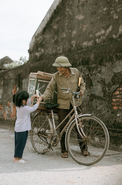 Mới đây trên các diễn đàn mạng xã hội chia sẻ nhiều bộ ảnh gắn liền với những  ký ức tuổi thơ tại miền quê Việt Nam.