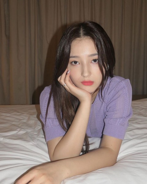 Nancy (Momoland) chắc hẳn là thành viên đặc biệt nhất nhì làng giải trí xứ Hàn. Nàng  hot girl này sở hữu vẻ ngoài mũm mĩm, bị cho là lệch chuẩn.