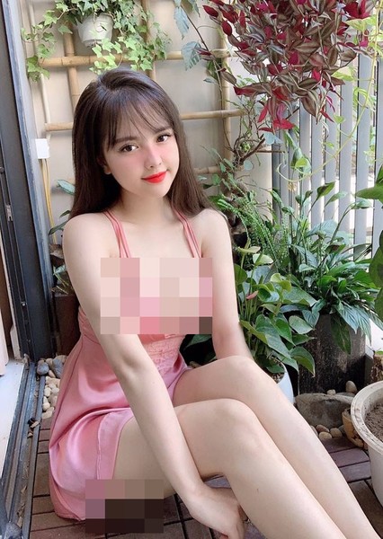 Nguyễn Thị Huyền Trang (29 tuổi) được mệnh danh là “ hot mom hot nhất Hà thành”, cô đã nổi tiếng từ 7 năm trước khi chia sẻ chuyện hôn nhân đổ vỡ vì bị phản bội vào năm 2016.