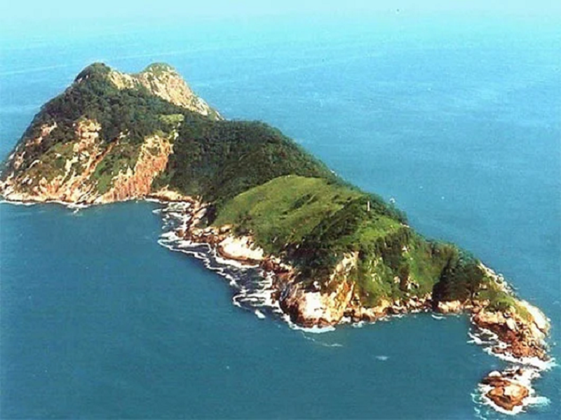  Hòn đảo Ilha da Queimada Grande (đảo Rắn) thuộc địa phận Brazil, nằm phía Nam Đại Tây Dương này hiện được xem là nơi nguy hiểm nhất thế giới, đến mức cấm tuyệt đối con người được bén mảng tới.