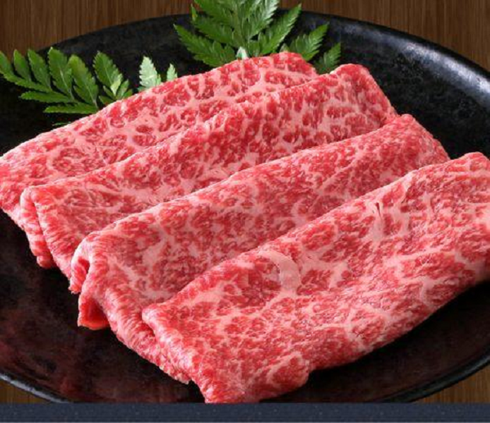  Thịt bò Wagyu là một trong những loại thịt đắt nhất thế giới khi có giá bán lên tới 400 USD/kg (tương đương 9,2 triệu đồng/kg). Một con bò Wagyu cũng được bán với giá 30.000 USD 1 con.