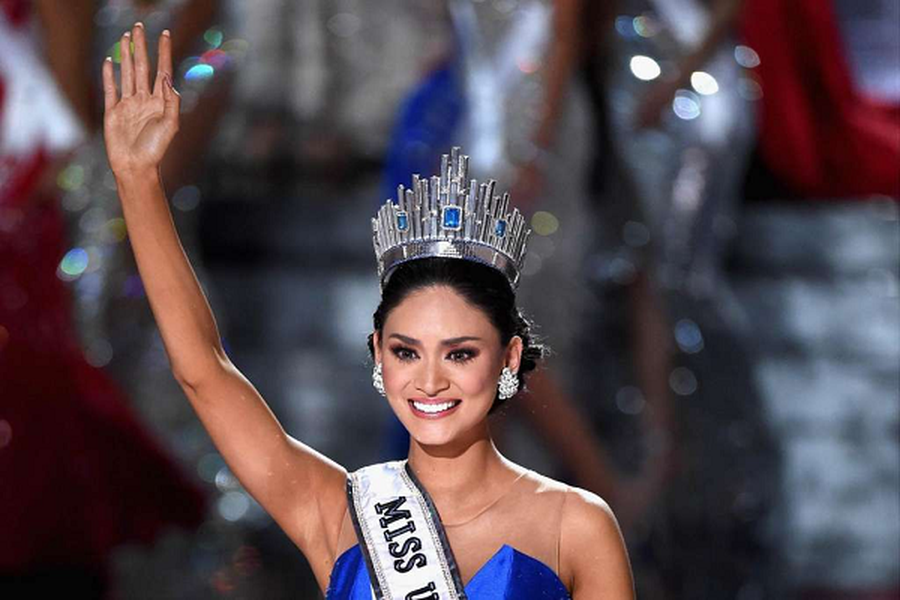  Hoa hậu Pia Wurtzbach đang nằm trong tầm ngắm của fan Việt khi đăng dòng trạng thái được cho là động chạm đến Khánh Vân và người hâm mộ Việt.