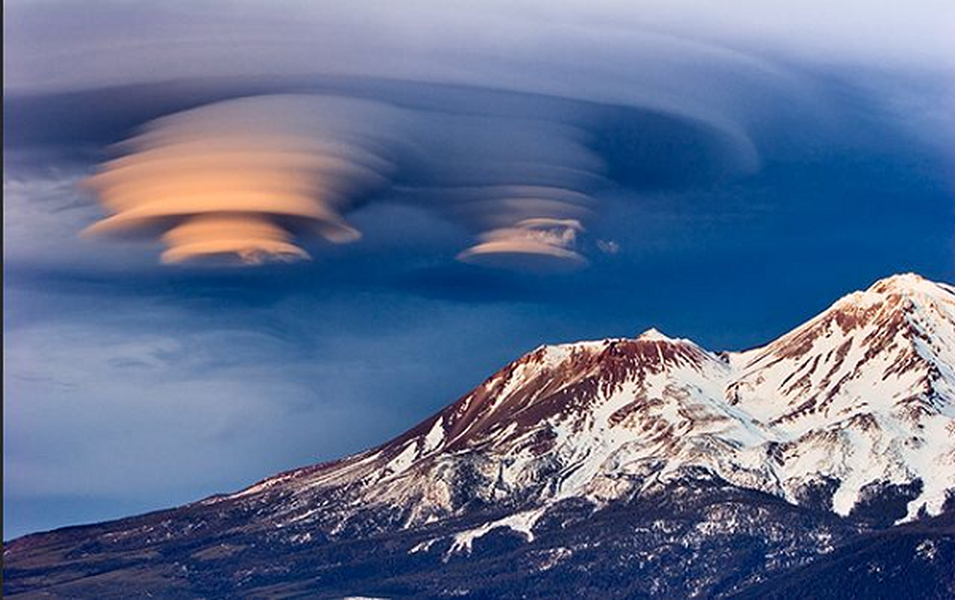 Shasta là một  ngọn núi lửa nằm ở cuối phía nam của dãy Cascade Siskiyou County, California (Mỹ). Với độ cao 14.179m, nó là đỉnh núi cao thứ hai trong dãy Cascades và cao thứ năm ở California.