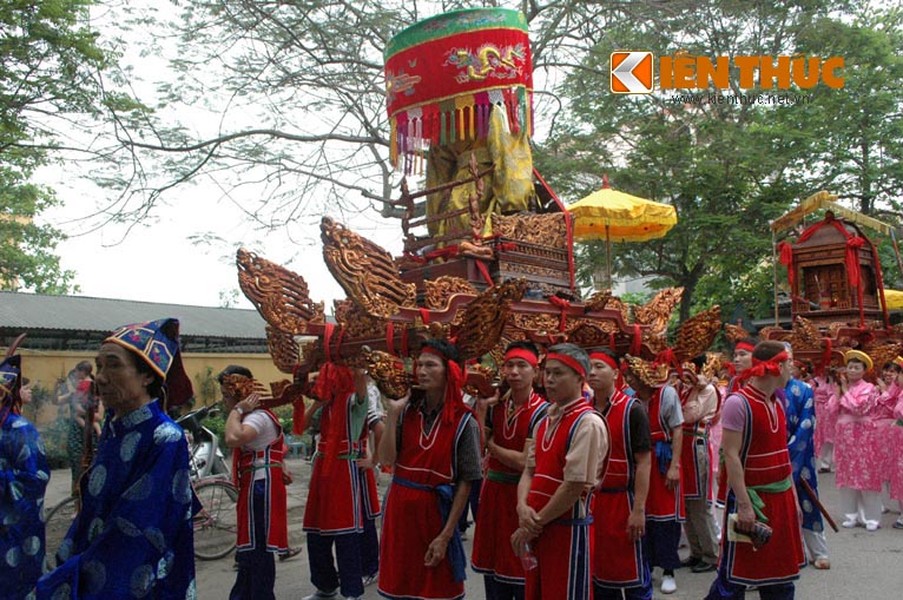 Hàng năm vào ngày12-13/2 âm lịch, người dân hai làng Thị Cấm và Thị Hòe ( Nam Từ Liêm, Hà Nội) lại tổ chức lễ hội rước kiệu tưởng nhớ  Đại vương Phan Tây Nhạc. Tương truyền, nước Văn Lang, vào đời Hùng Duệ Vương (Hùng Vương thứ 18, khoảng năm 258 TCN), ông Phan Tây Nhạc là một vị tướng có công lớn đánh giặc giữ nước.