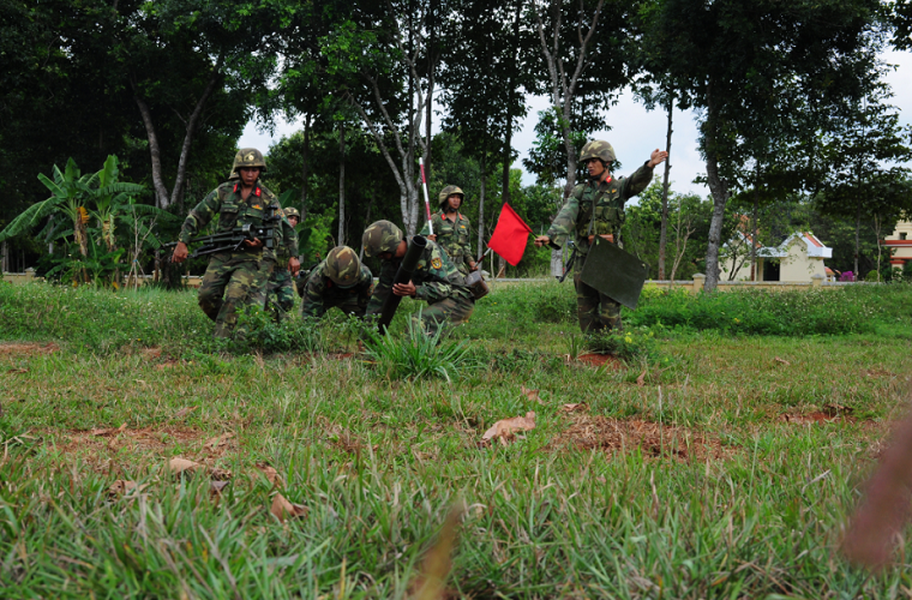 Trong biên chế Quân đội Nhân dân Việt Nam hiện nay mà rõ hơn là Lục quân Việt Nam, các loại pháo cối thường được biên chế từ cấp đại đội trở lên trong đó có các loại cối 60mm, 82mm và 100mm... Trong đó có hỏa lực mạnh nhất và có tầm bắn xa nhất là  cối 100mm. Nguồn ảnh: Báo Quân khu 7.