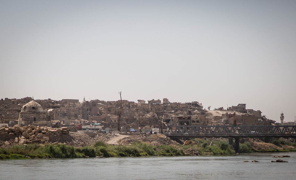 Trước năm 2014, Mosul là thủ phủ của tỉnh Nineveh, thành phố lớn nhất miền Bắc Iraq nơi sinh sống của hơn 1.2 triệu người. Tuy nhiên, kể từ khi  nhà nước Hồi giáo tự xưng IS lên nắm quyền dân số của thành phố này đã giảm xuống còn hơn 660 ngàn người và sau khi được Quân đội Iraq giải phóng vào năm 2017 con số này chỉ hơn hơn 380 ngàn người. Ảnh: aljazeera.