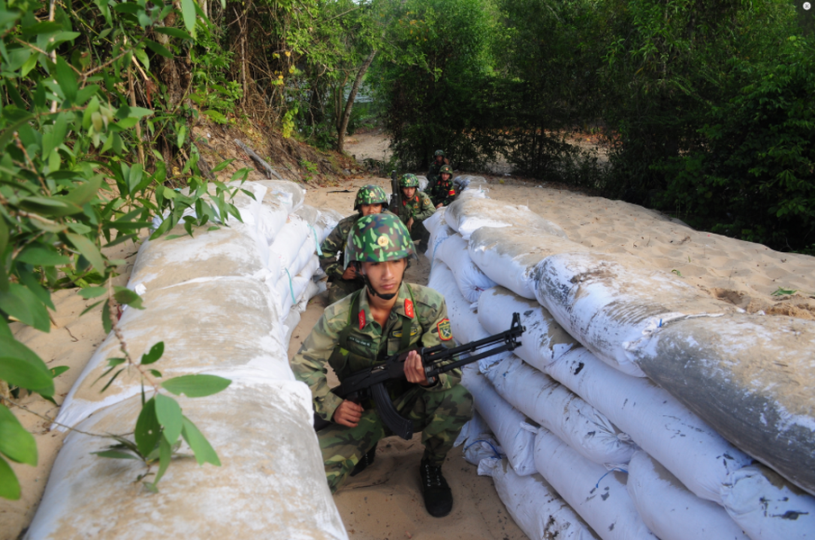 RPK hay Ruchnoy Pulemyot Kalashnikova là một trong những dòng súng trung liên có trong biên chế của Quân đội Nhân dân Việt Nam, và chỉ xếp sau trung liên RPD về số lượng được trang bị. Đây cũng là một trong những mẫu súng được đích thân thiết kế sư thiên tài Mikhail Kalashnikov của Liên Xô thiết kế trong cuối những năm 1950. Nguồn ảnh: Báo Quân khu 7.