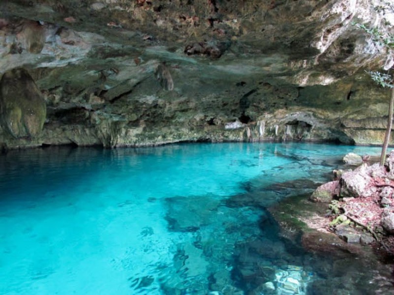 Hồ Cenote Dos Ojos, Tulum, Mexico.