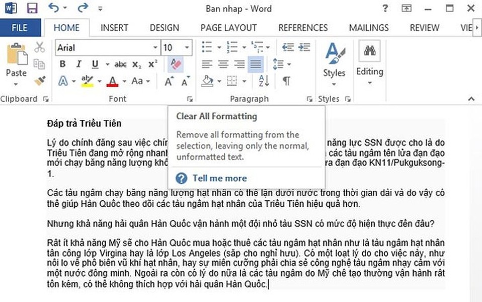 Để 1 đoạn văn bản về định dạng mặc định của Word, hãy tô chọn đoạn văn bản sau đó nhấn vào thẻ Home, chọn tiếp biểu tượng Clear All Formatting – hình cục tẩy với chữ A ở góc trên. (Ảnh chụp màn hình)