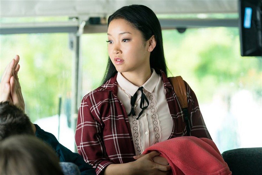 Lana Condor vốn là trẻ mồ côi tại trại trẻ Cần Thơ, một cơ duyên kỳ lạ giúp cô gặp vợ chồng nhà báo Bob Condor của Chicago Tribune.