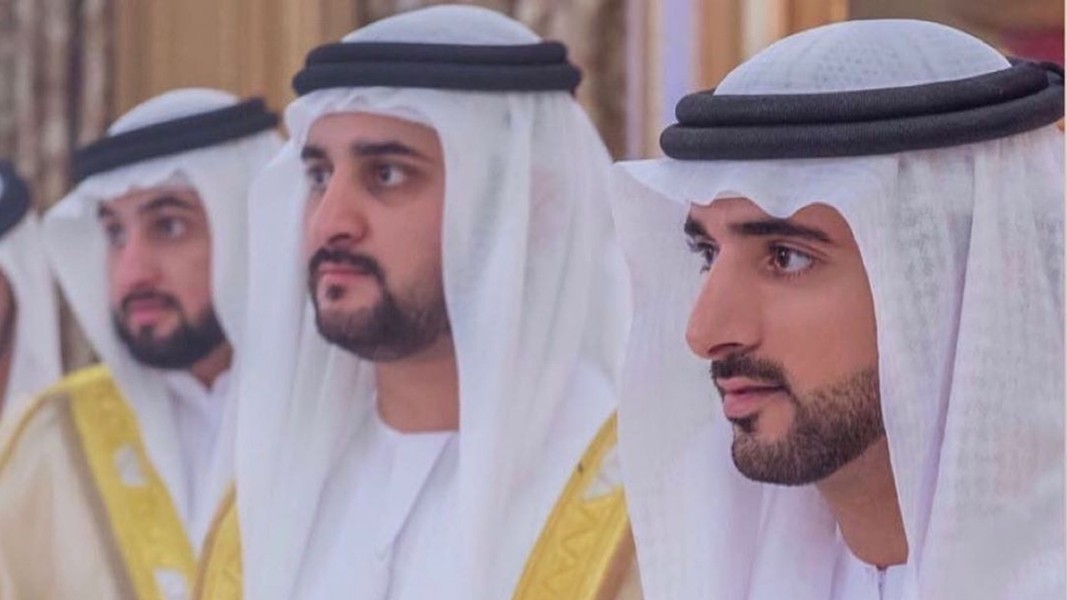 Thái tử Dubai Sheikh Hamdan bin Mohammed (tên thân mật là Fazza, sinh năm 1982) cùng hai em trai là Hoàng tử Sheikh Maktoum bin Mohammed (sinh năm 1983) và Hoàng tử Sheikh Ahmed bin Mohammed (sinh năm 1986) đã tổ chức hôn lễ cùng một ngày vào tháng 5/2019. Tuy nhiên, đến hiện tại thông tin về 3 nàng dâu của Vua Sheikh Mohammed bin Rashid Al Maktoum - Phó tổng thống kiêm Thủ tướng của UAE - vẫn vô cùng ít ỏi.