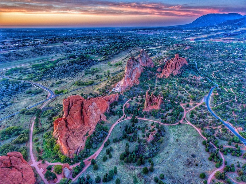 Công viên Garden of the Gods nằm ở thành phố Colorado Springs, tiểu bang Colorado, Mỹ. Địa danh này đã được chỉ định là Điểm mốc Tự nhiên Quốc gia của Mỹ vào năm 1971. Ảnh: coloradosprings.