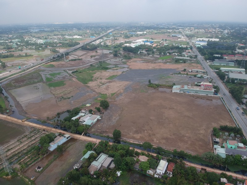 Dự án An Lạc Riverside nhìn từ trên cao. Theo tìm hiểu, dự án An Lạc Riverside toạ lạc tại đường Nguyễn Hữu Trí (thuộc Thị trấn Tân Túc, huyện Bình Chánh, TP HCM).