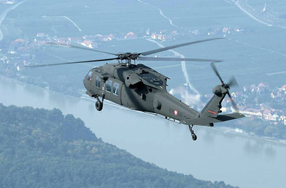 Diều hâu đen  UH-60 Black Hawk được Lục quân Mỹ sử dụng lần đầu vào năm 1979 để đảm nhiệm chức năng vận tải chiến thuật. Nguồn ảnh: Quân đội Mỹ.