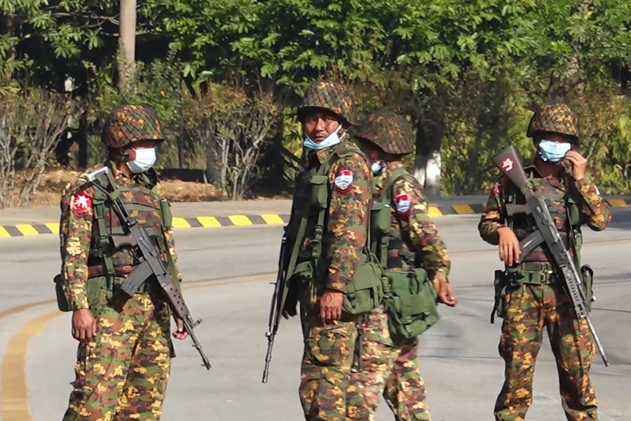  Quân đội Myanmar vừa tiến hành cuộc đảo chính là một lực lượng chính quy, tinh nhuệ và đặc biệt, lực lượng này có khả năng tự sản xuất vũ khí cực kỳ đáng nể.