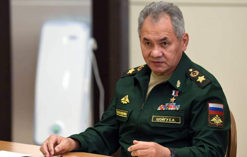 Bộ trưởng quốc phòng Nga Sergei Shoigu cho biết: “Lực lượng không quân vũ trụ Nga đã biên chế một trung đoàn không quân MiG-31 được trang bị tên lửa siêu thanh Kinzhal, tiếp theo là máy bay ném bom tầm xa Tu-22M3 cũng được trang bị loại tên lửa này”.