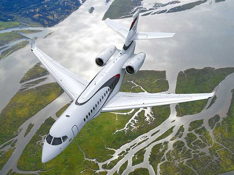 Là một trong những đứa “con cưng” của hãng Dassault Aviation, Falcon X5 được biết đến là đối thủ cạnh tranh “đáng gờm” của Bombardier Global 5000 và Gulfstream G450.