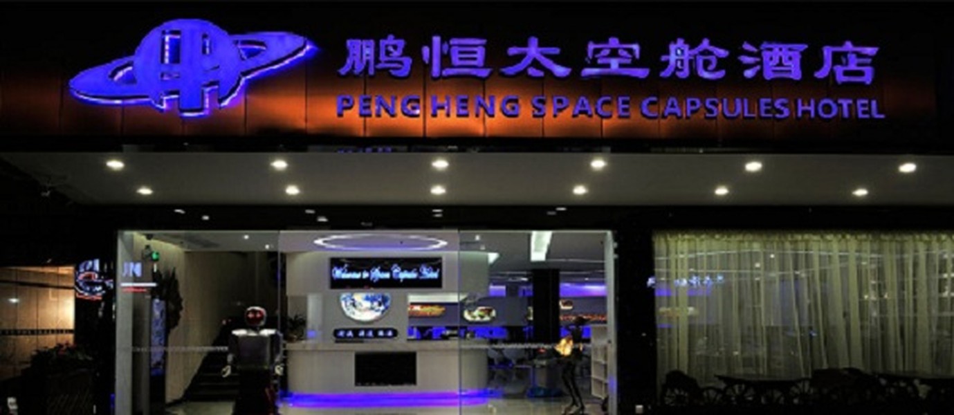 Pengheng Space Capsules Hotel tại Thâm Quyến, Trung Quốc sở hữu dàn nhân viên chuyên nghiệp gồm toàn người máy.